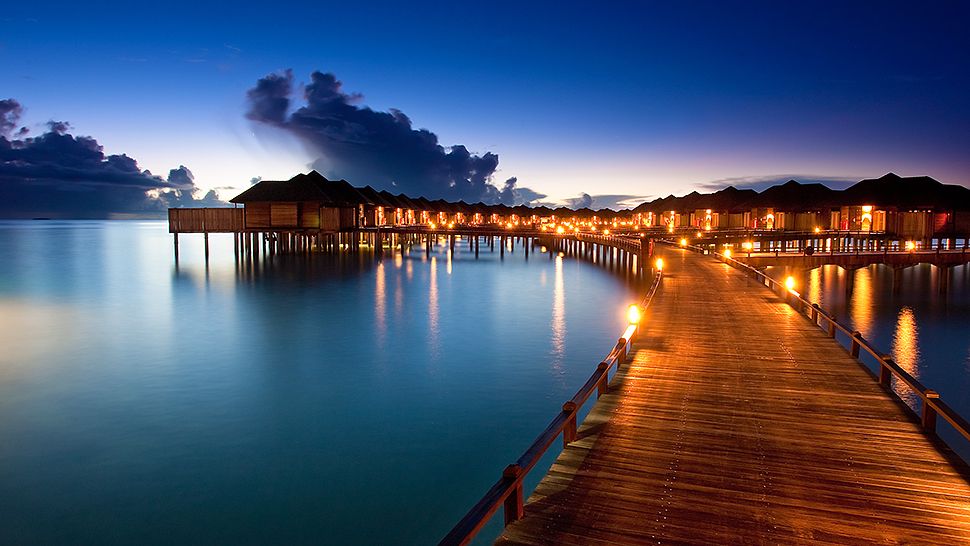 NGÀY 1: TP.HCM – SINGAPORE - MALDIVES  (Ăn tối trên máy bay) 